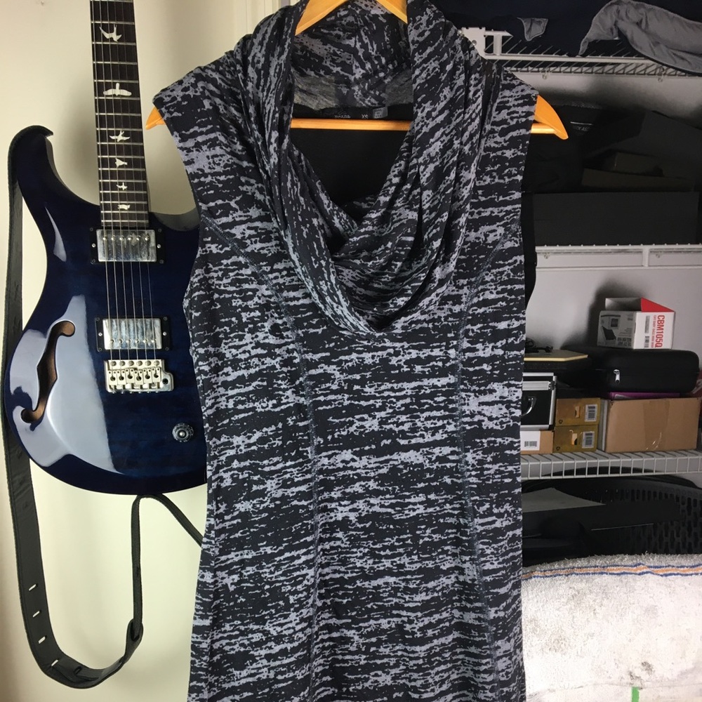 Prana XS sleeveless cowl neck dress • black grey